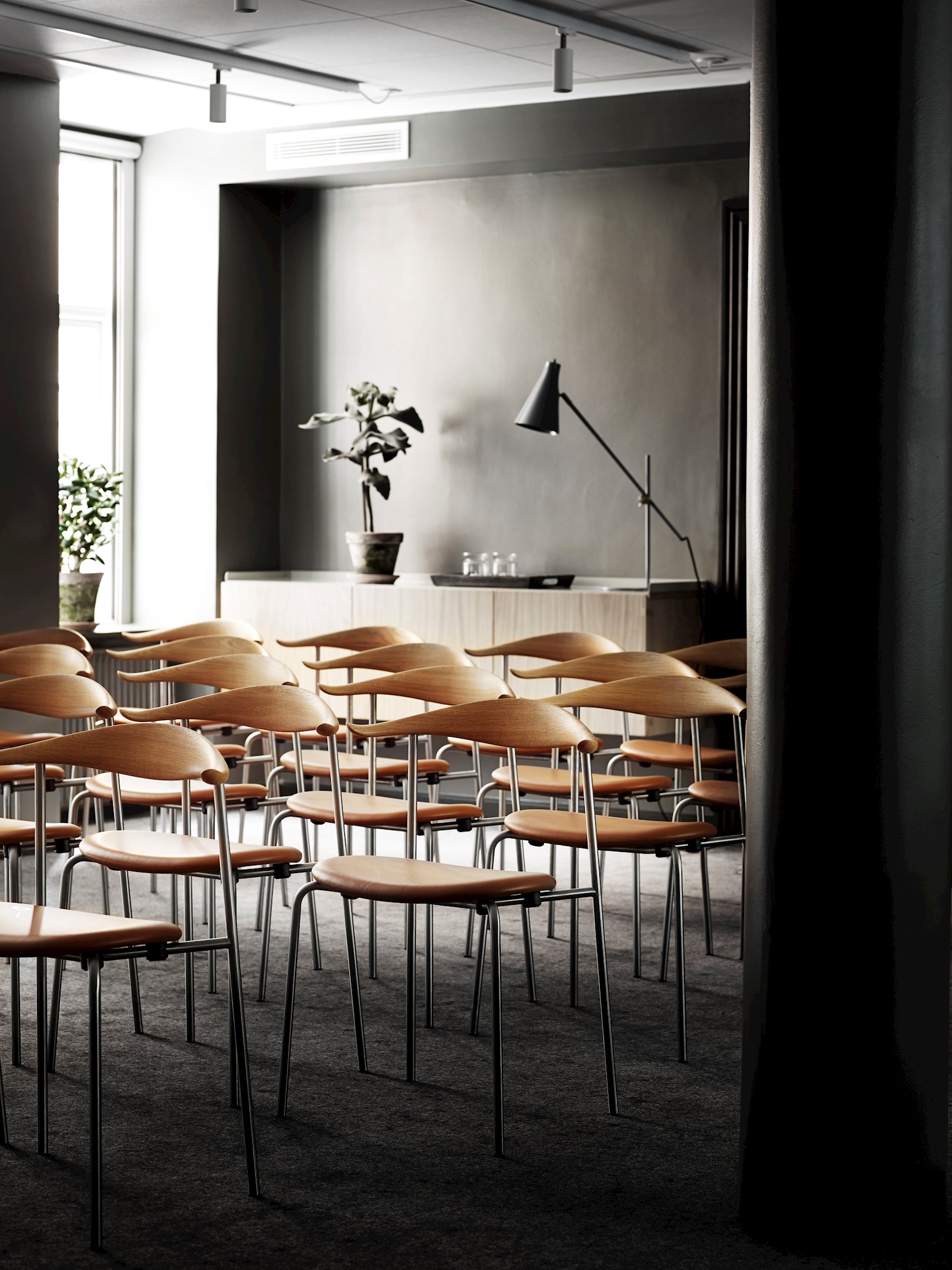 curved kitchen peninsula with seating