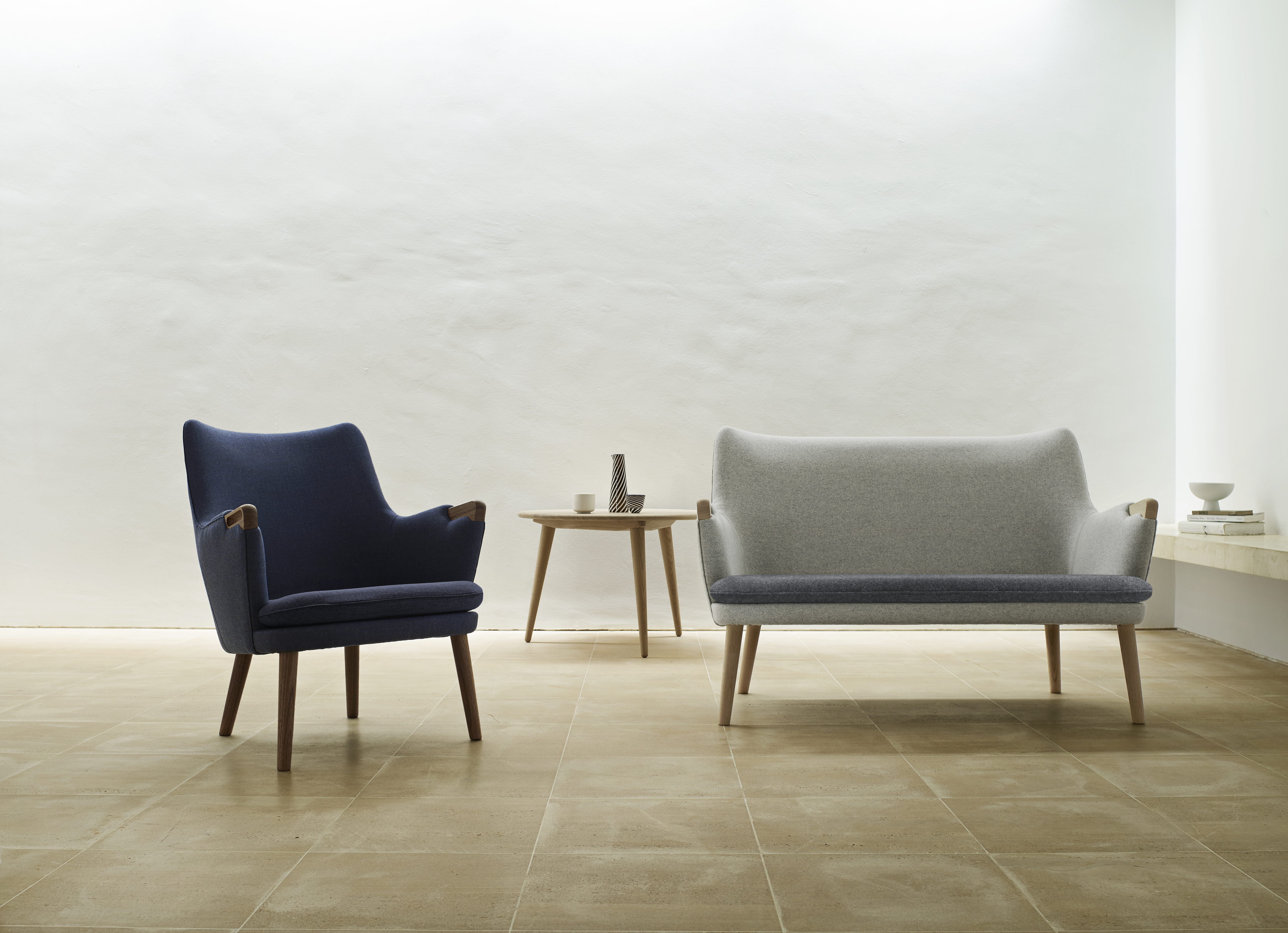 Hans J. Wegner デザインの CH72 | Sofa を購入する| Carl Hansen & Søn